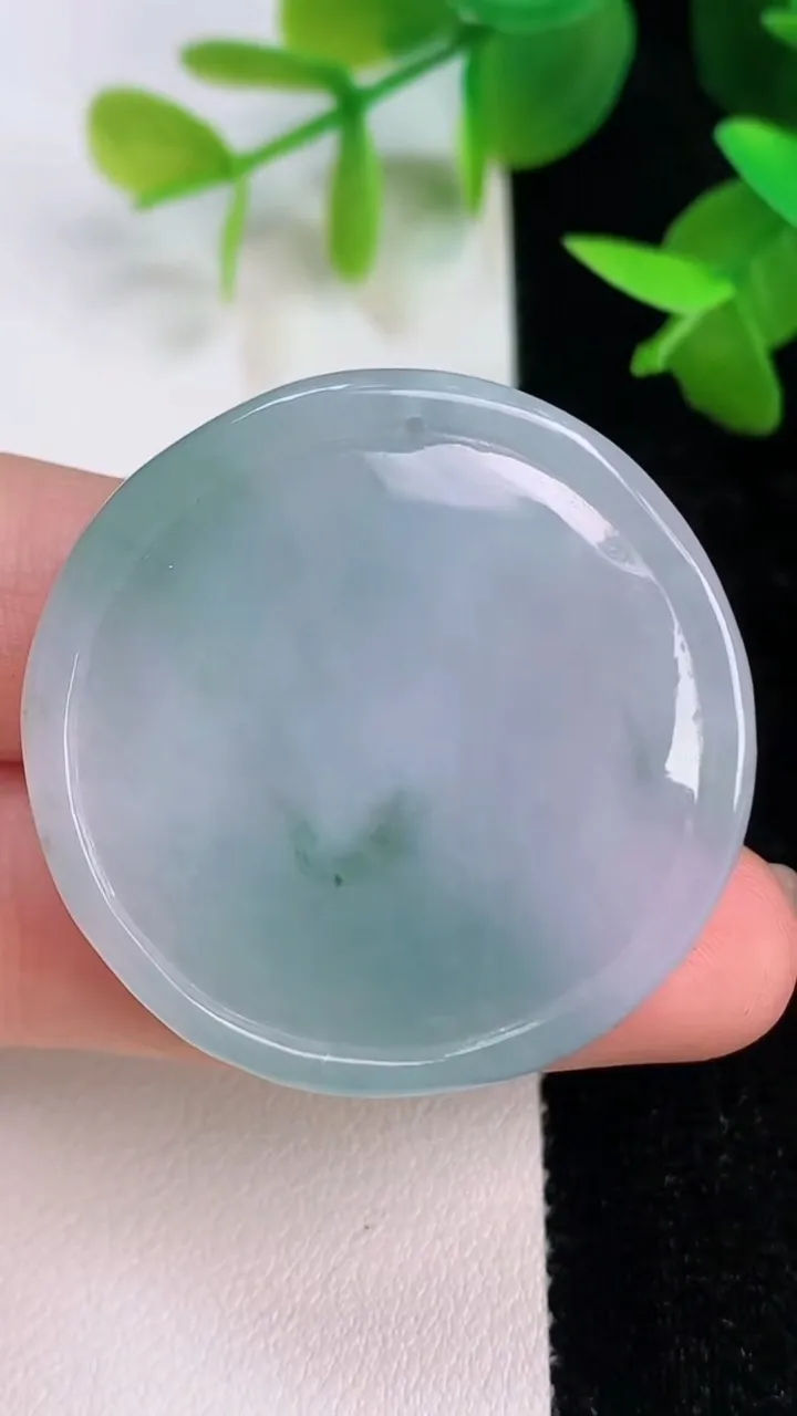天然A货翡翠虚空藏观音菩萨吊坠，尺寸37-5，重量:11.98g
7月15日