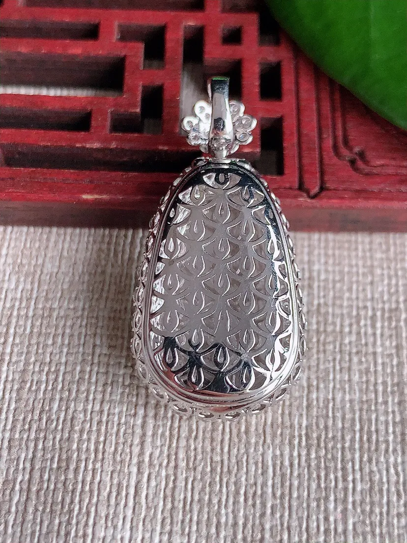 天然A货翡翠18K金伴阳绿如意吊坠尺寸34×16.6×9.2裸石20.8×12.5m量5.67g 0