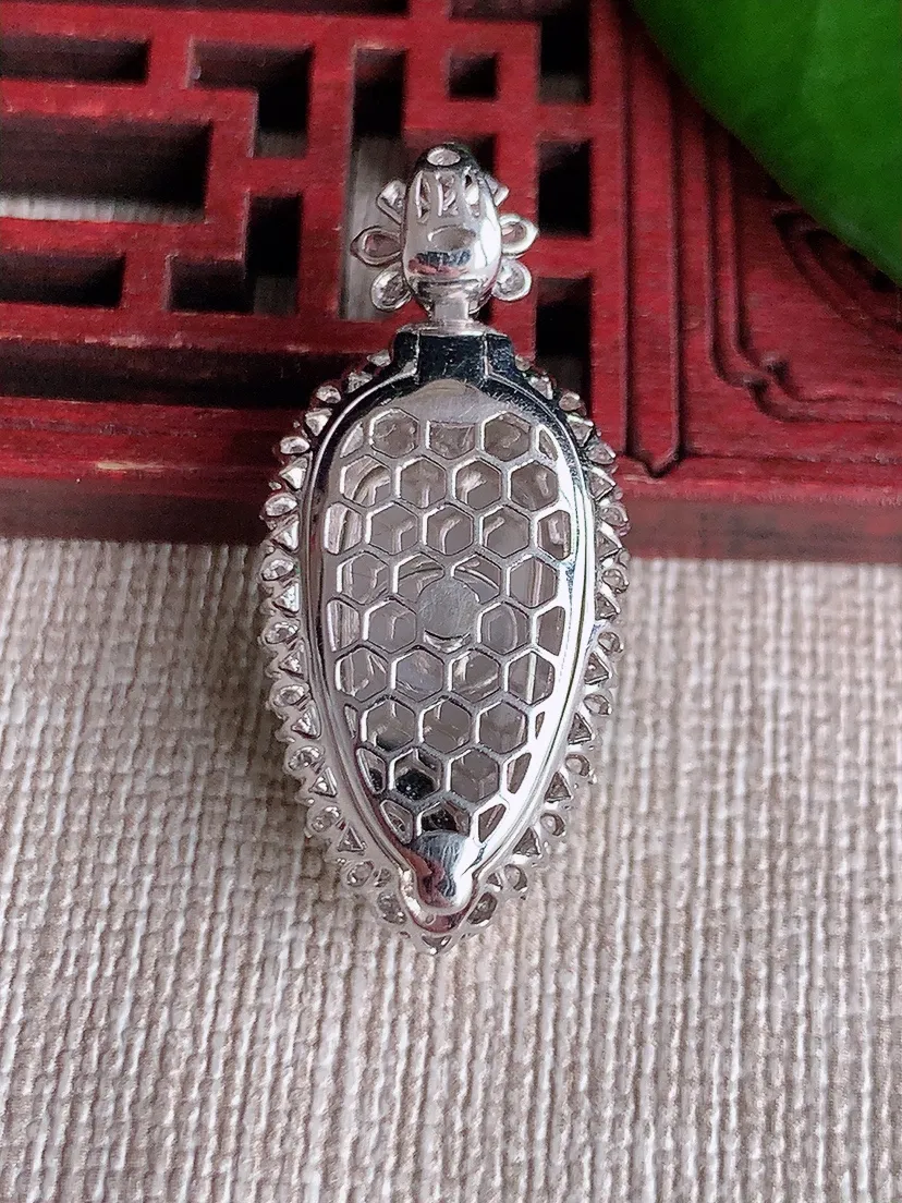 天然A货翡翠18K金伴阳绿叶子金枝玉叶吊坠尺寸32.4×15×9.2裸石20.5×11.3m量5.3