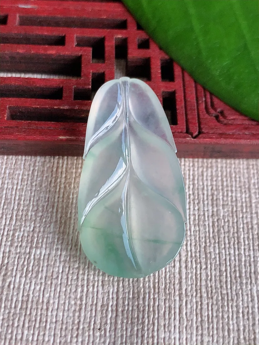 天然A货翡翠飘花叶子金枝玉件尺寸34.7×18×4m量4.90g 0715