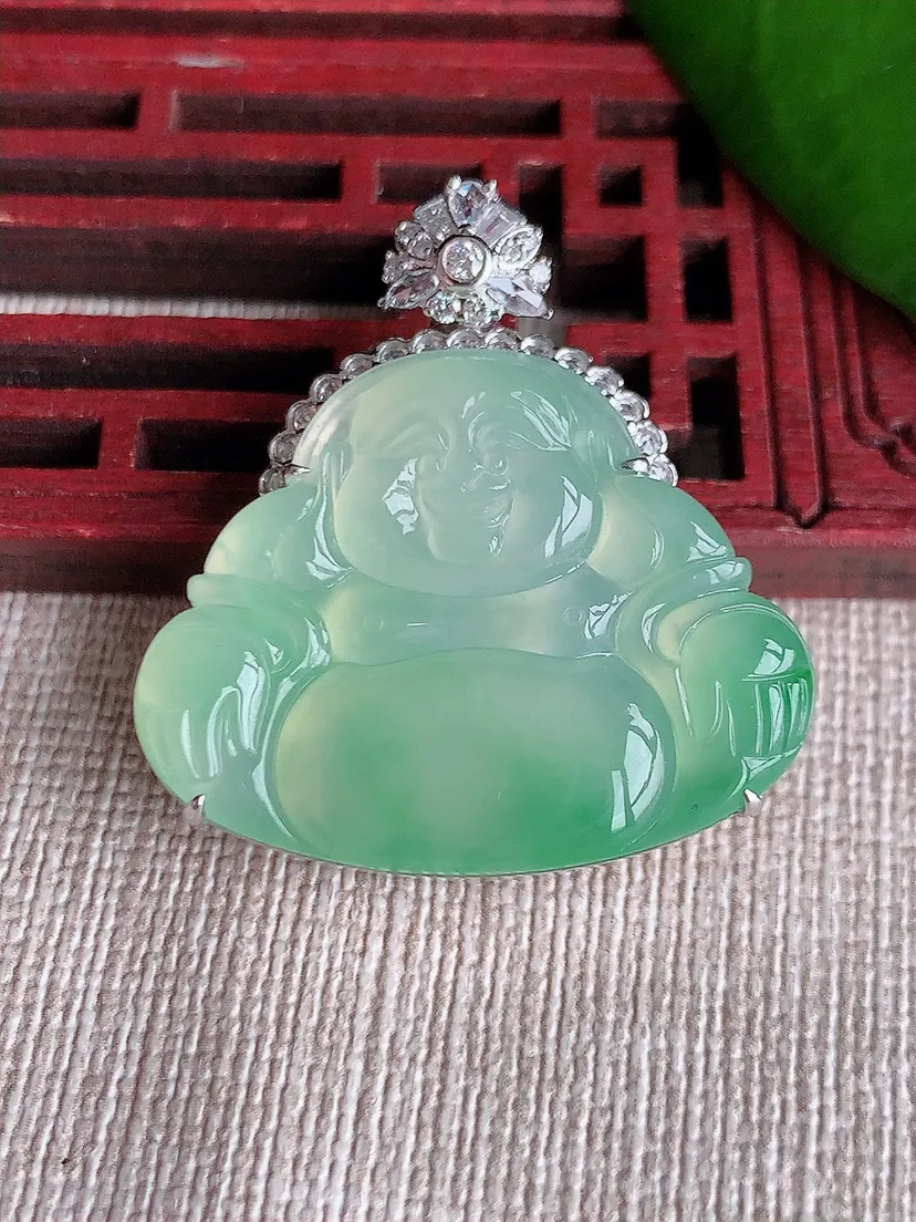 天然A货翡翠18K金伴飘绿佛公吊坠尺寸33×24×31×9.5m量11.96g 0713