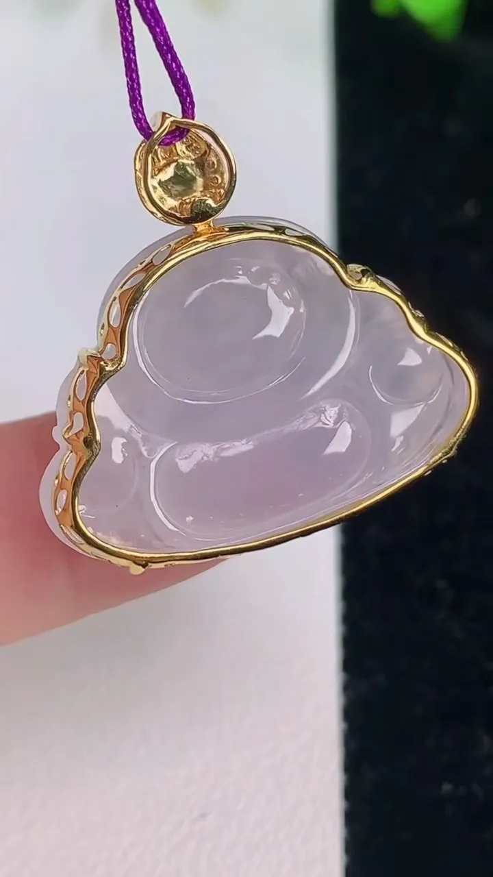 天然A货翡翠种白冰佛公吊坠，尺寸19-27-7.5，重量:4.86g
7月15日