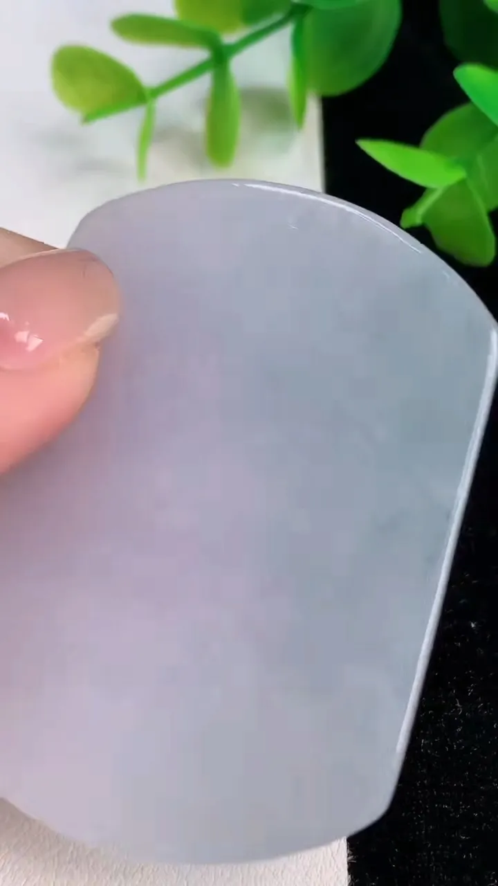 天然A货翡翠飘花普贤菩萨吊坠，尺寸56-44.8-5，重量:30.74g
7月15日