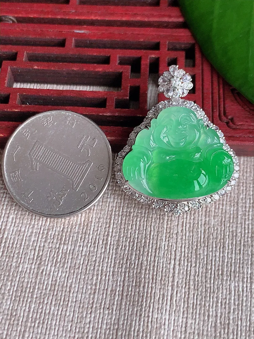 天然A货翡翠18K金伴钻阳绿佛公吊坠尺寸32.5×26.8×11裸石19.3×23m量8.32g 0713
