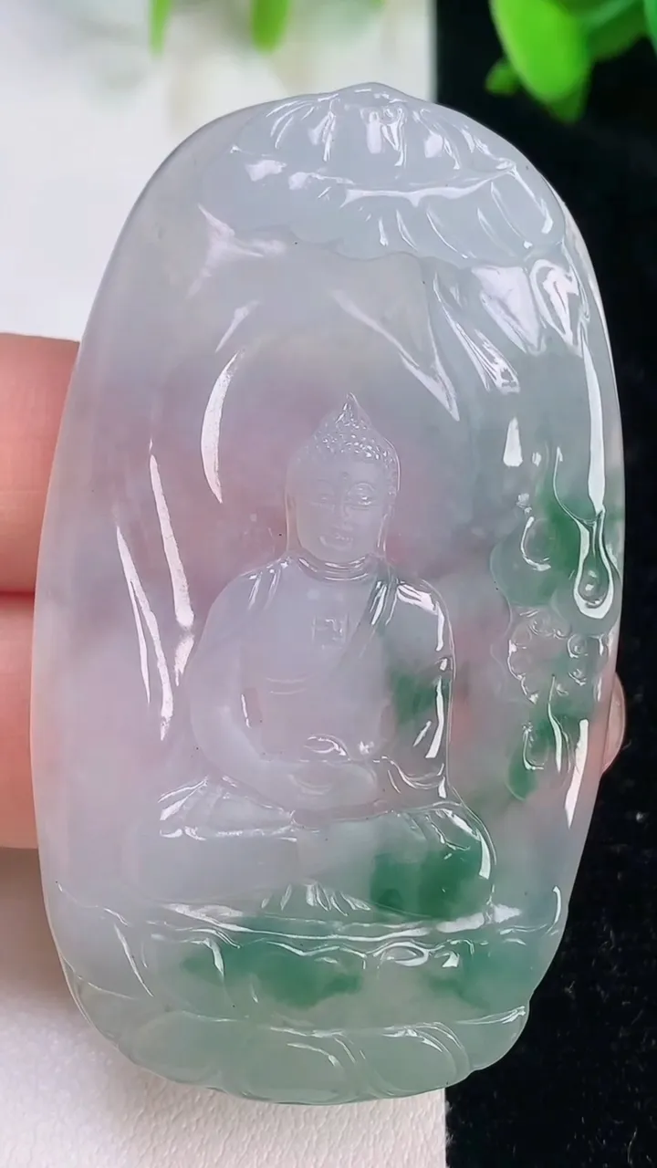 天然A货翡翠大日如来吊坠，尺寸59-34-4，重量:18.44g
7月15日