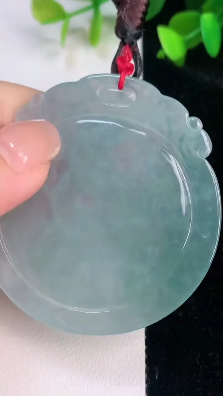天然A货翡翠生肖蛇吊坠，尺寸54.8-51.7-5.2，重量:29.80g
7月15日