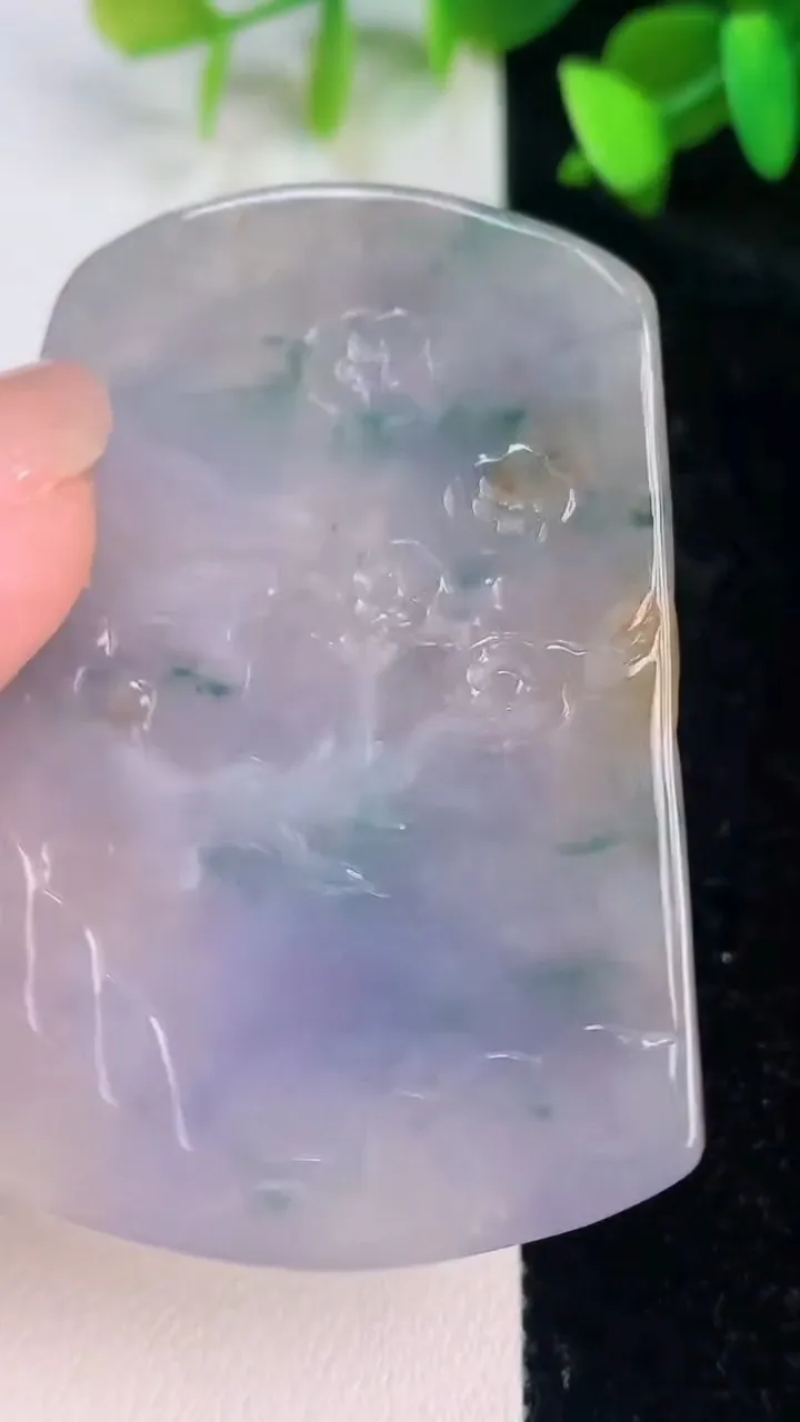 天然A货翡翠紫罗兰飘花观音菩萨吊坠，尺寸57-41.4-6，重量:29.81g
7月15日