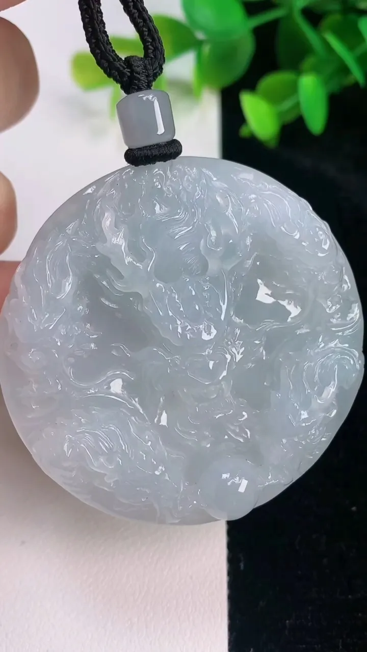 天然A货翡翠飘花九龙至尊 龙牌吊坠，尺寸51.7-10.8，重量:54.99g
7月15日
