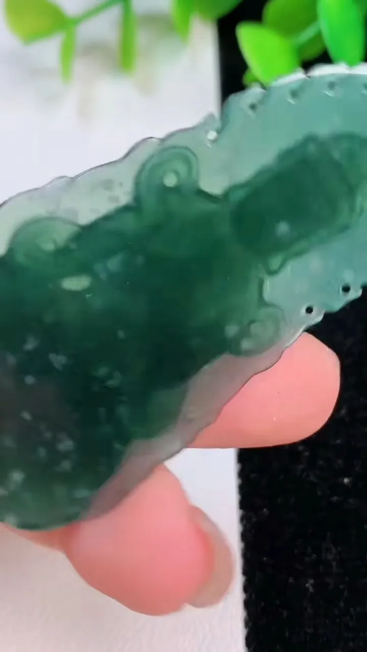 天然A货翡翠蓝水观音菩萨吊坠，尺寸60.5-31.8-5，重:11.75g
7月15日