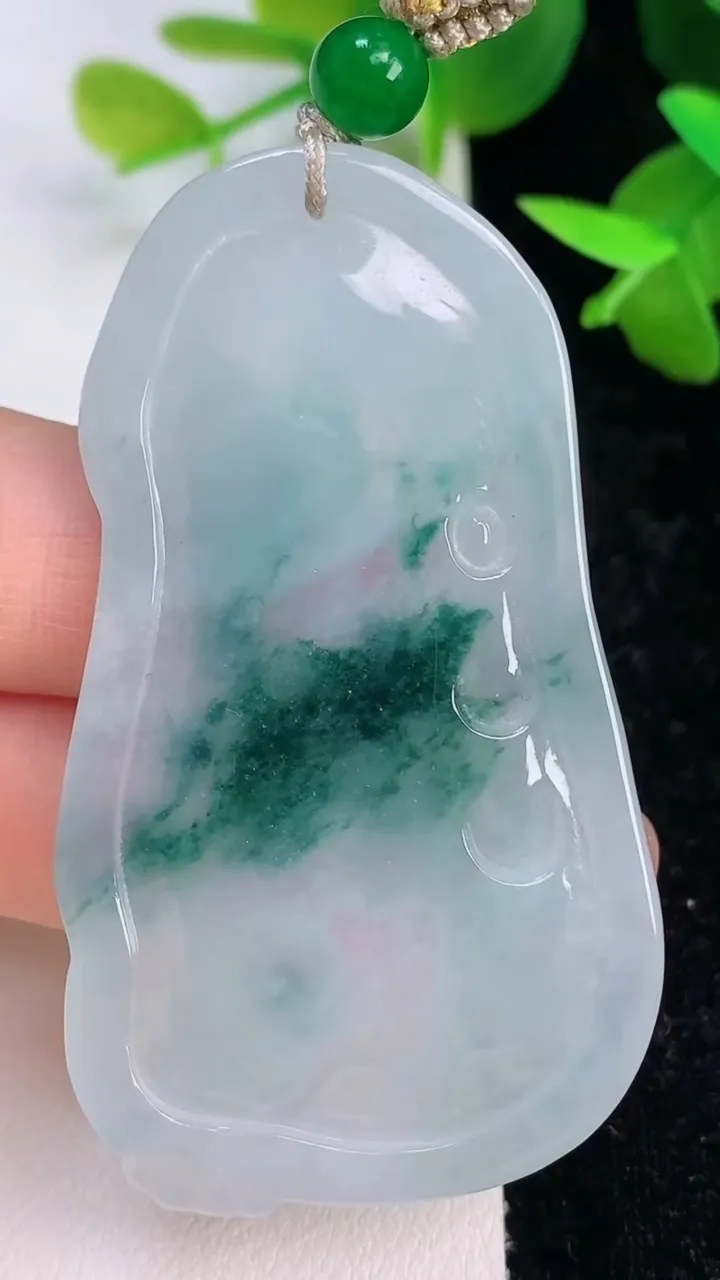 天然A货翡翠飘花大势至观音菩萨吊坠，尺寸58.4-32.6-5.7，重量:20.55g
7月15日