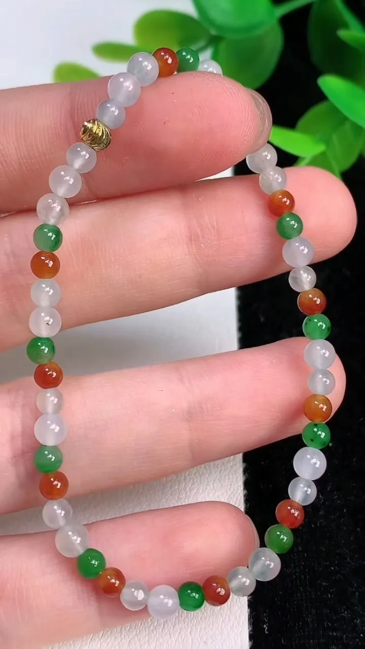 天然A货翡翠双彩小米珠手串，尺寸3.8，重量:4.13g7月15日
工厂直销收藏佳品,种好水足，色泽均匀，有种有色，上手高大气！