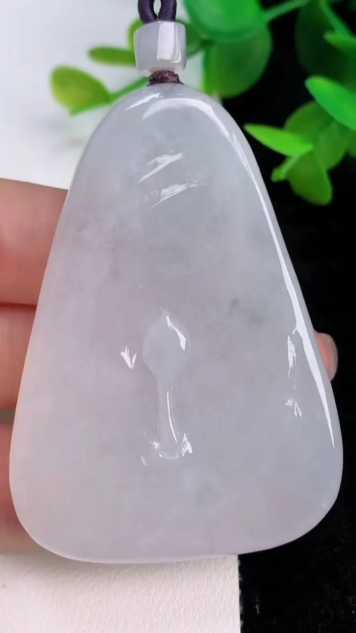 天然A货翡翠飘花大势至观音菩萨吊坠，尺寸60.6-43.2-9.7，重量:45.29g
7月16日
