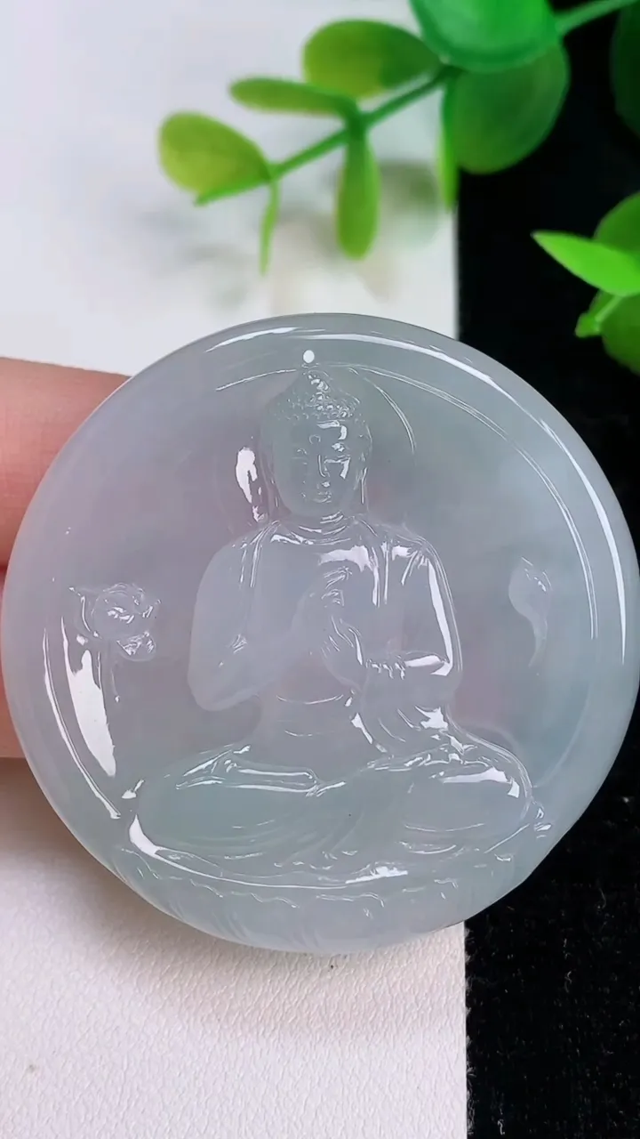 天然A货翡翠大日如来吊坠，尺寸47.8-5.3，重量:26.08g
7月16日