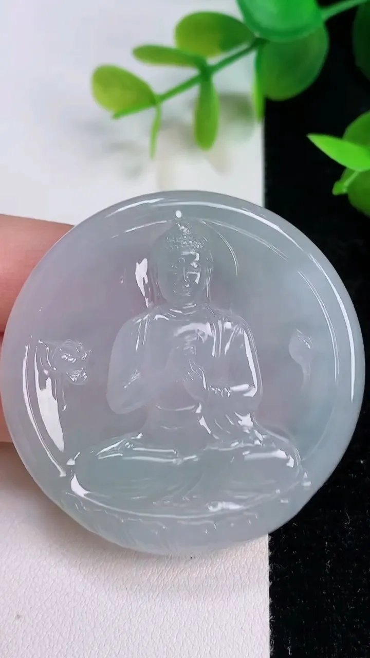 天然A货翡翠大日如来吊坠，尺寸47.8-5.3，重量:26.08g
7月16日