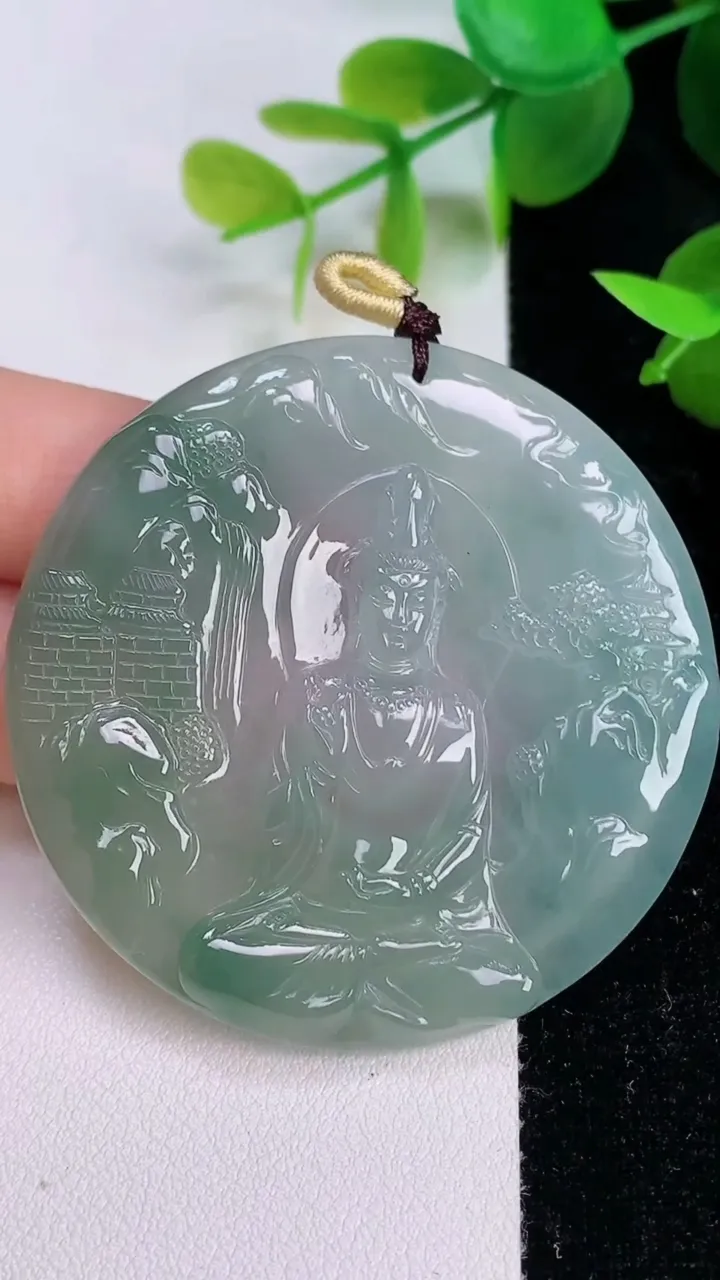 天然A货翡翠飘花山水观音菩萨吊坠，尺寸53-5.3，重量:30.40g
7月16日
