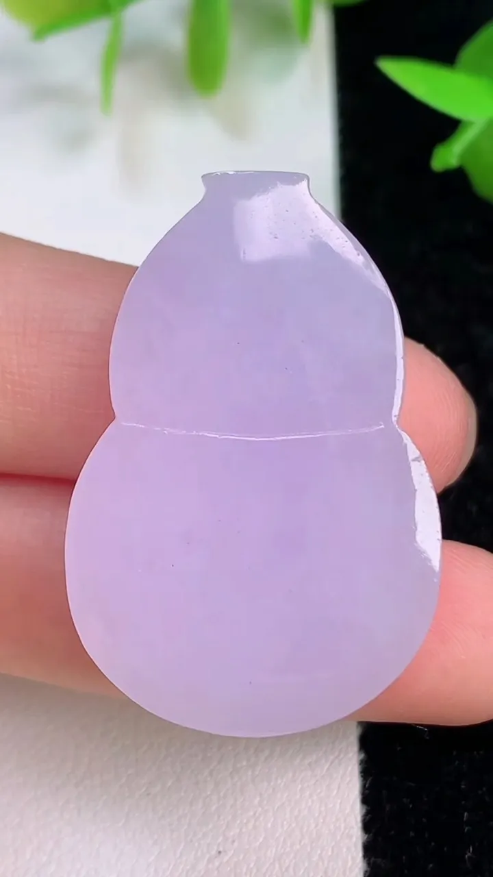 天然A货翡翠紫罗兰葫芦镶嵌件，尺寸36.6-24-9.7，重量:13.56g
7月16日