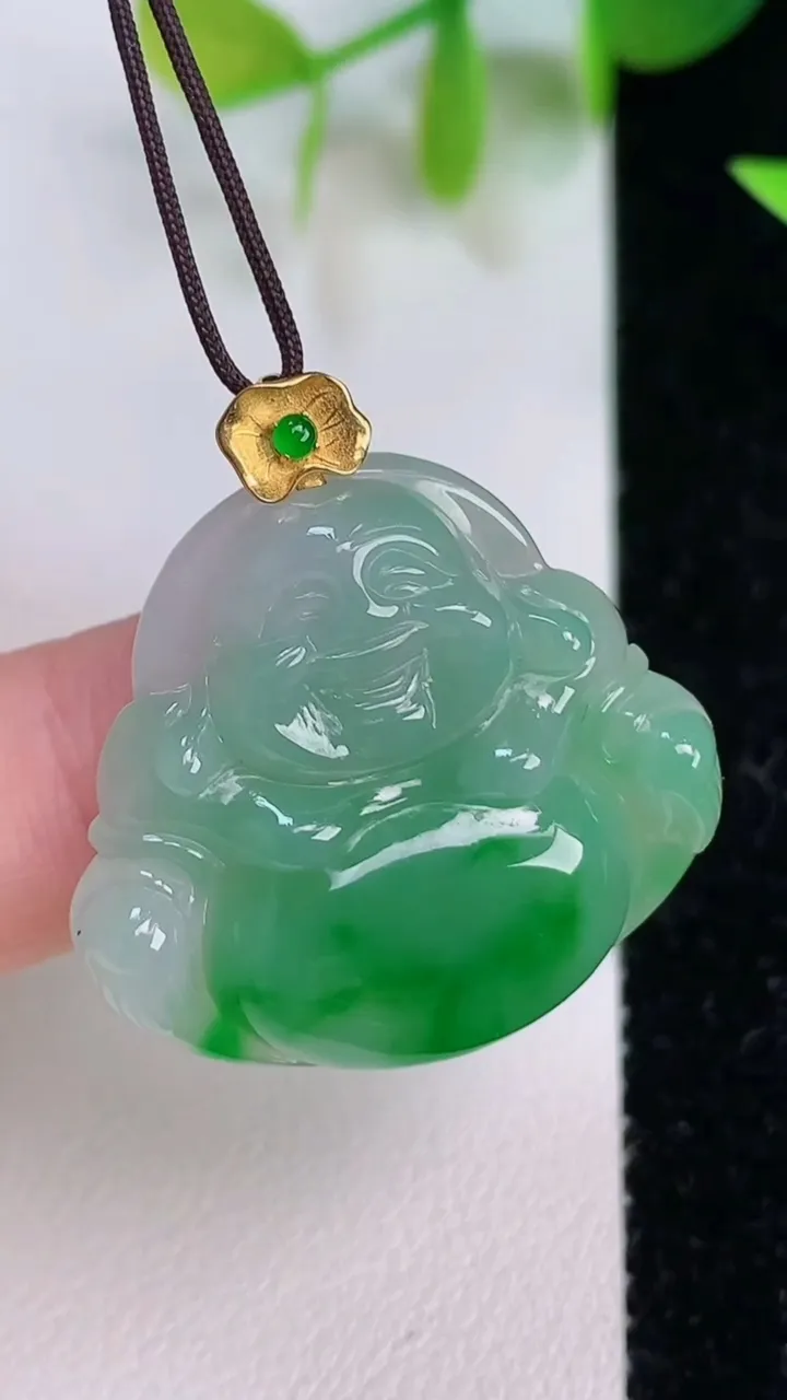 天然A货翡翠佛公吊坠，尺寸26.4-28.4-5.7，重量:7.40g
7月16日