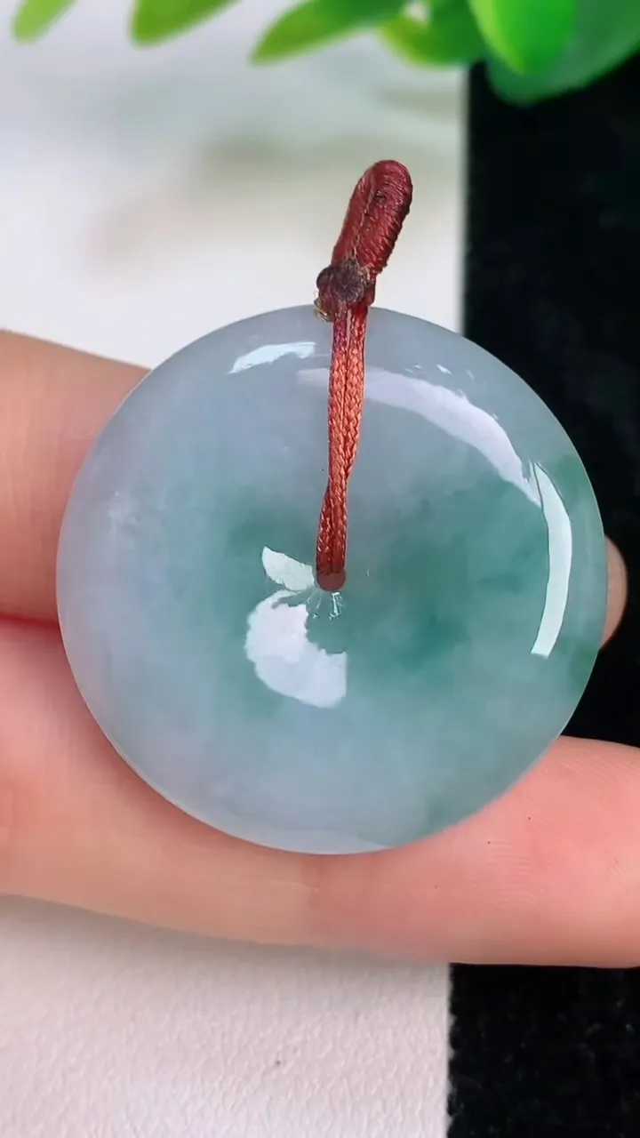 天然A货翡翠飘花平安扣吊坠，尺寸30-5.8，重量:11.31g
7月16日