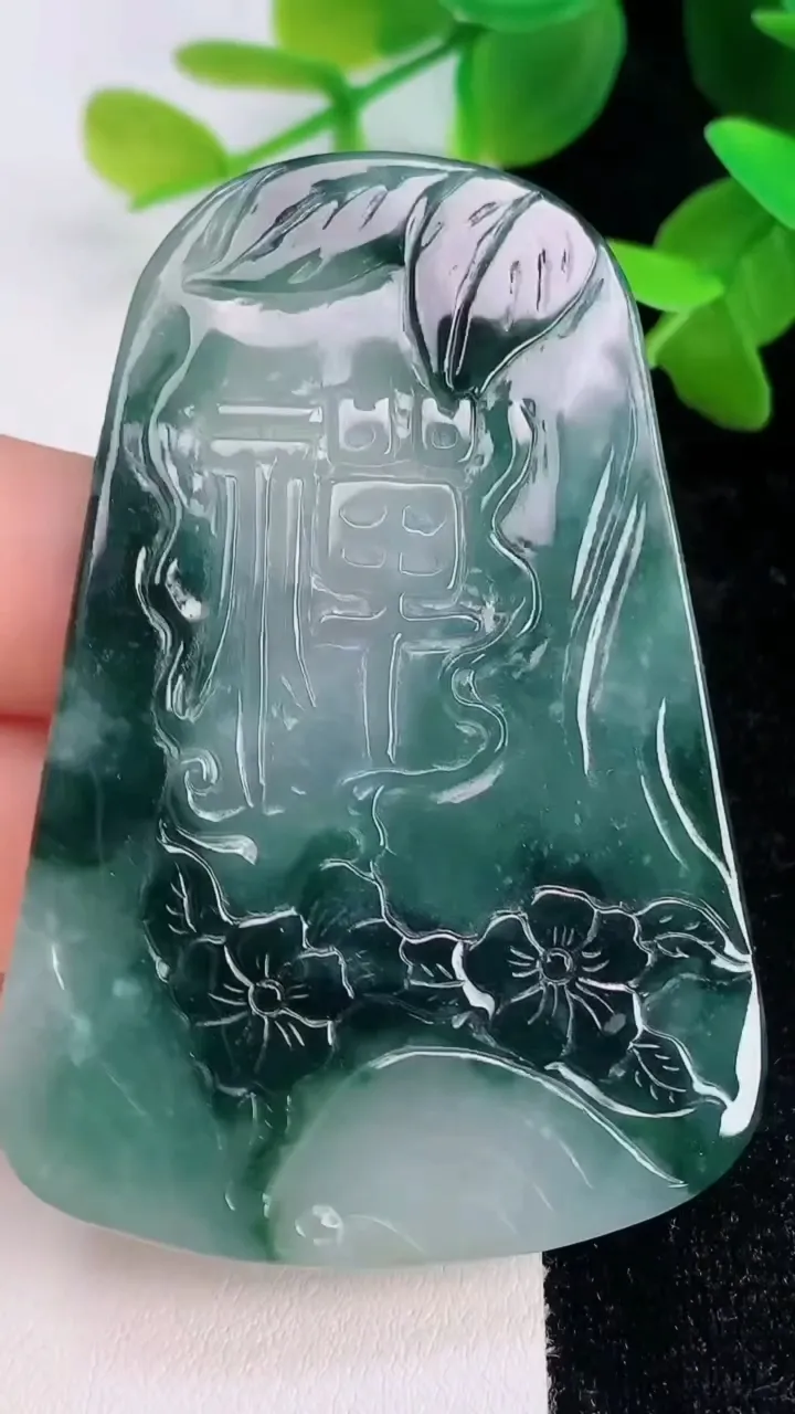 天然A货翡翠飘花佛头吊坠，尺寸63.6-43.7-5，重量:31.13g
7月16日