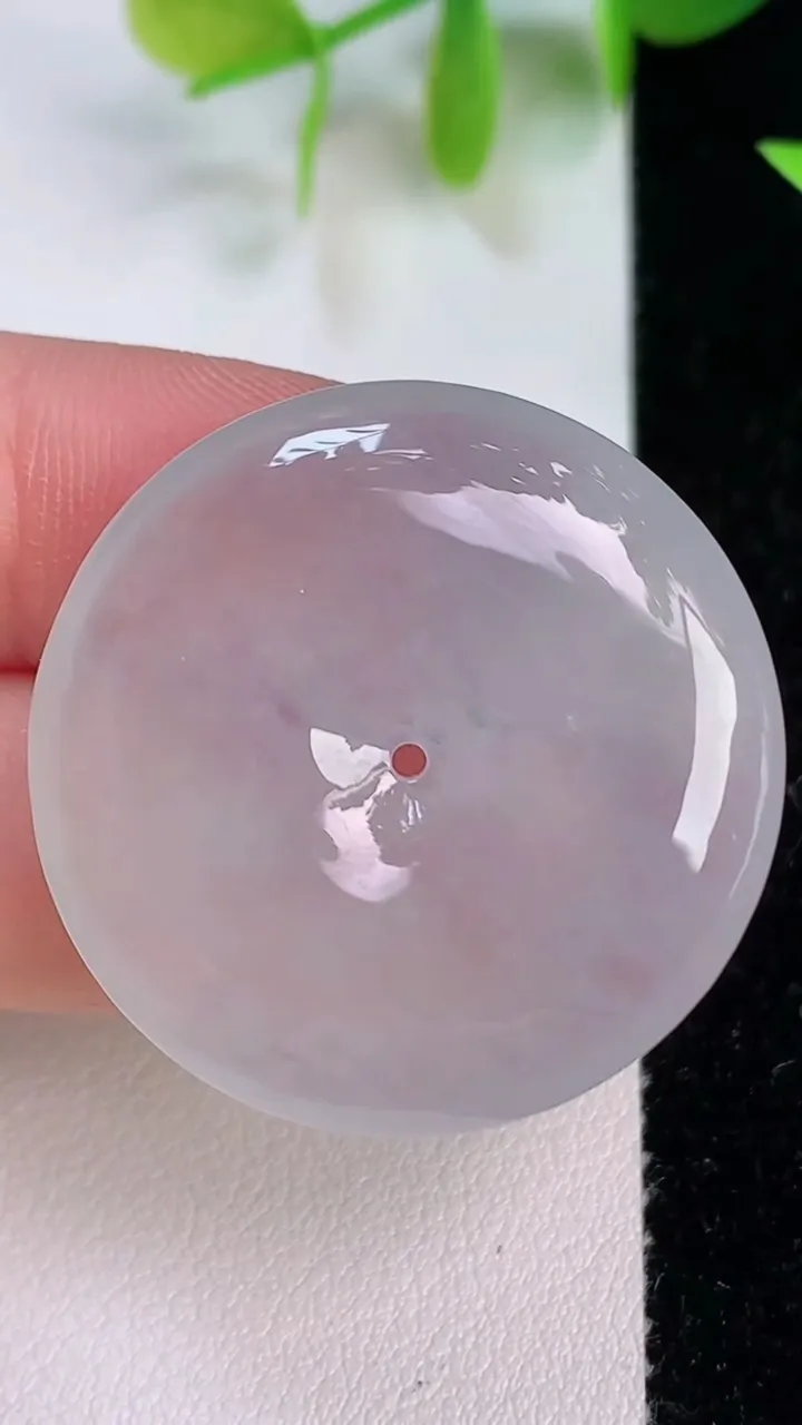 天然A货翡翠平安扣吊坠，尺寸31.6-7，重量:12.52g
7月16日