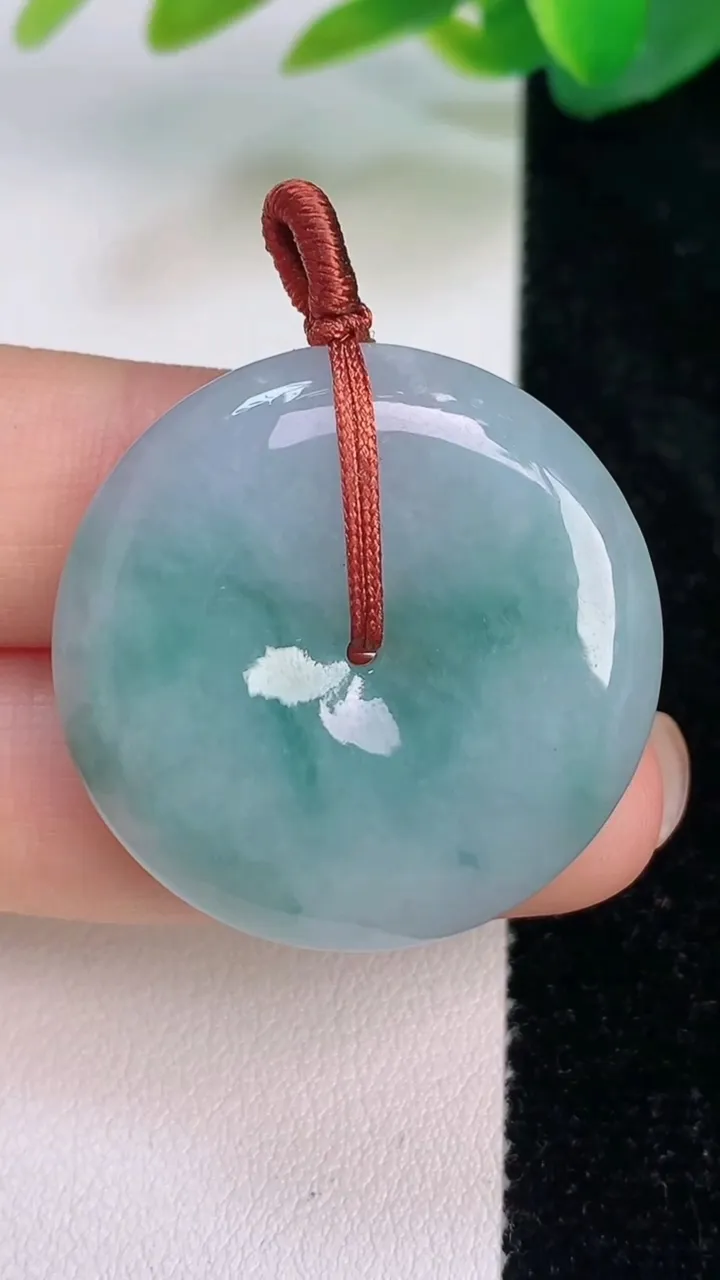天然A货翡翠飘花平安扣吊坠，尺寸30-5.8，重量:11.31g
7月16日