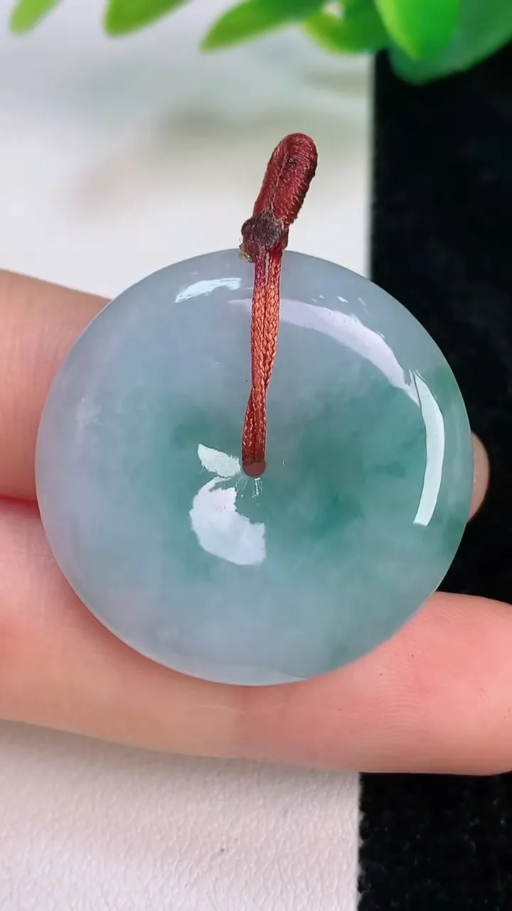 天然A货翡翠飘花平安扣吊坠，尺寸30-5.8，重量:11.31g
7月16日