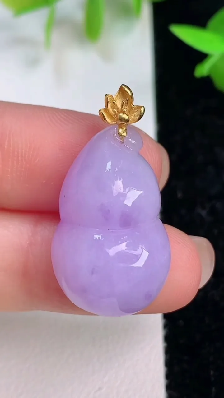 天然A货翡翠18k金紫罗兰葫芦吊坠，尺寸26-15.7-9.6，重量:6.58g
7月16日