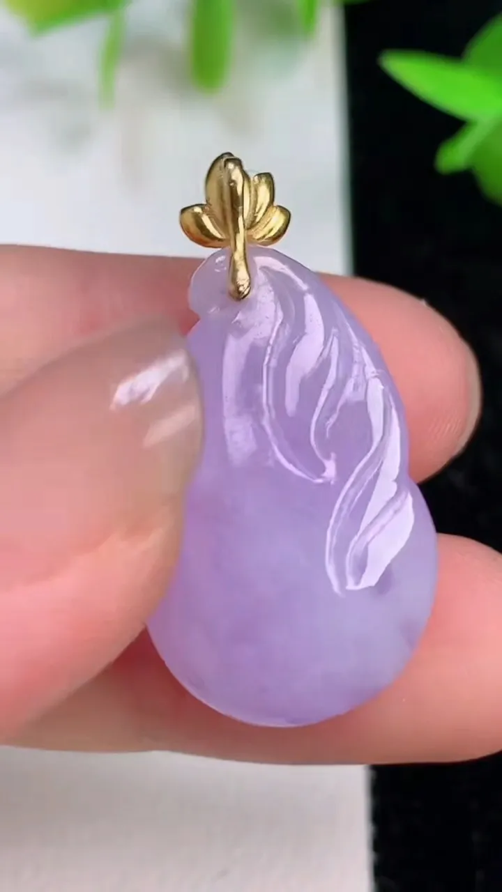天然A货翡翠18k金紫罗兰葫芦吊坠，尺寸26-15.7-9.6，重量:6.58g
7月16日