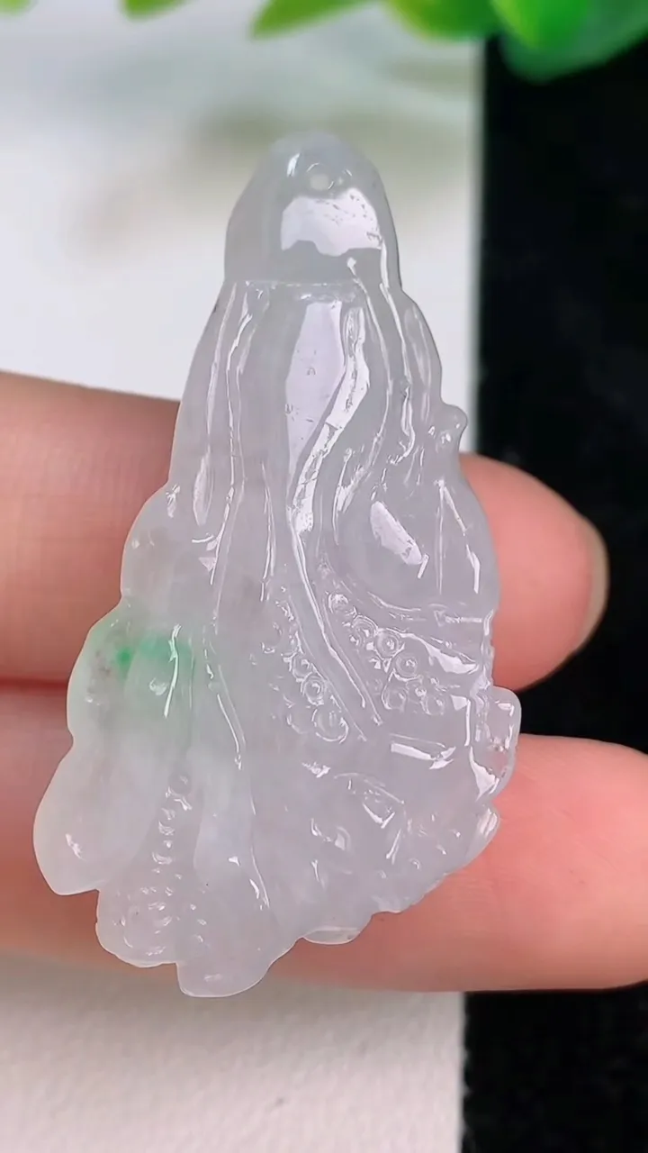 天然A货翡翠白菜吊坠，尺寸42.4-21.6-9.3，重量:10.05g
7月16日
