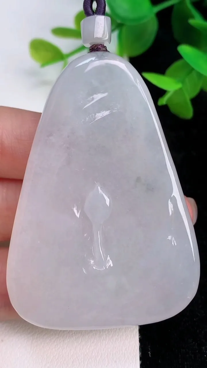 天然A货翡翠飘花大势至观音菩萨吊坠，尺寸60.6-43.2-9.7，重量:45.29g
7月16日