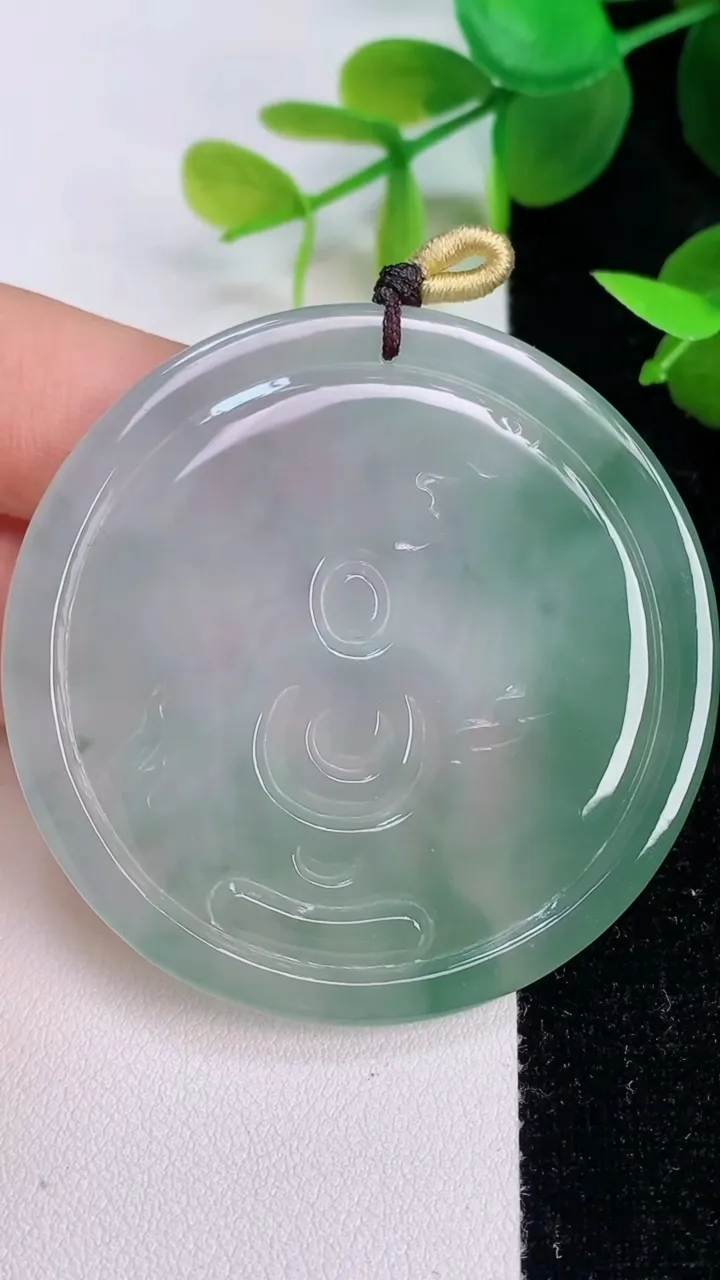 天然A货翡翠飘花山水观音菩萨吊坠，尺寸53-5.3，重量:30.40g
7月16日