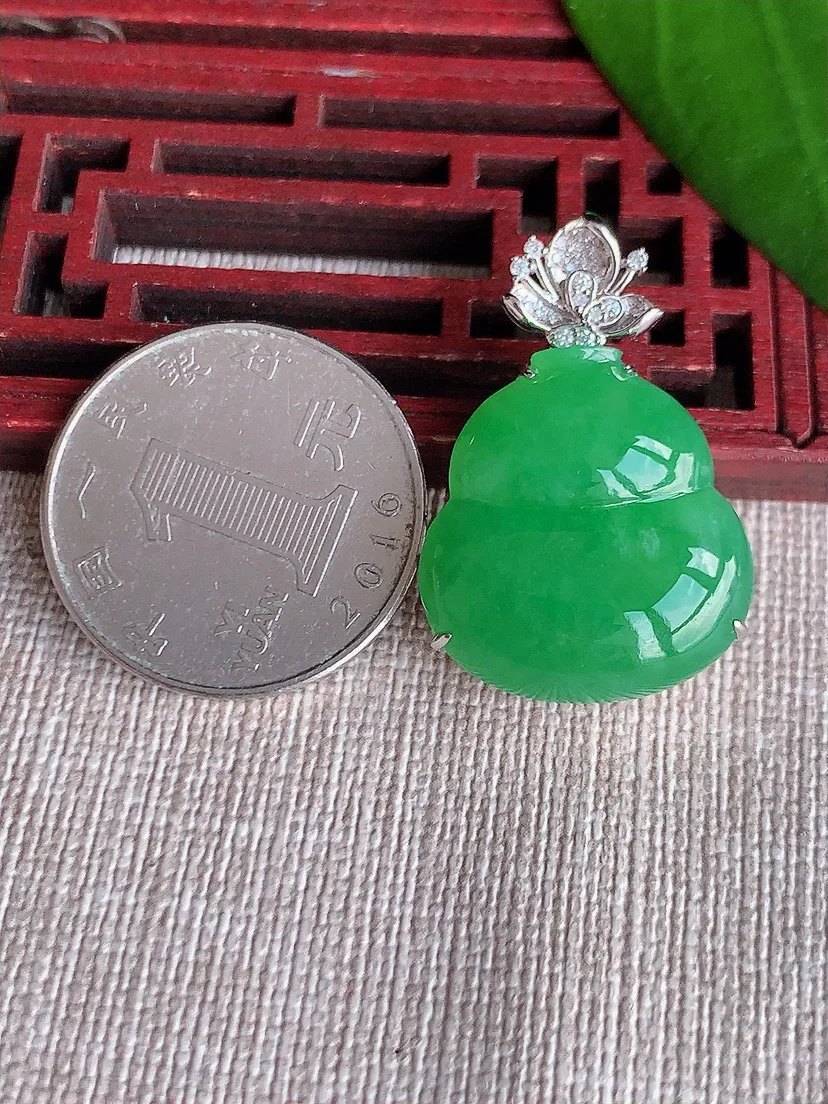 天然A货翡翠18K金伴阳绿葫芦吊坠尺寸30.8×21.6×20.5×9.5m量7.60g 0715