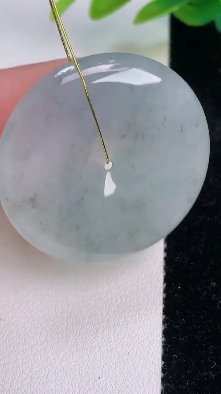 天然A货翡翠飘花平安扣吊坠，尺寸36.4-5.6，重量:16.08g
7月17日