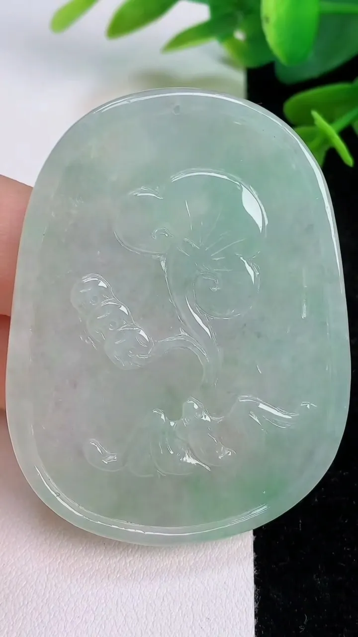 天然A货翡翠年年有余吊坠，尺寸55-42-5.3，重:22.05g
7月17日
