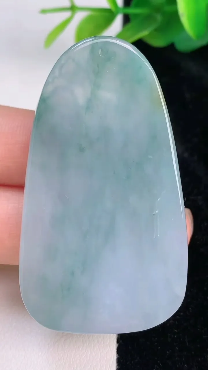 天然A货翡翠大日如来吊坠，尺寸56.3-32.3-6，重量:22.96g
7月17日