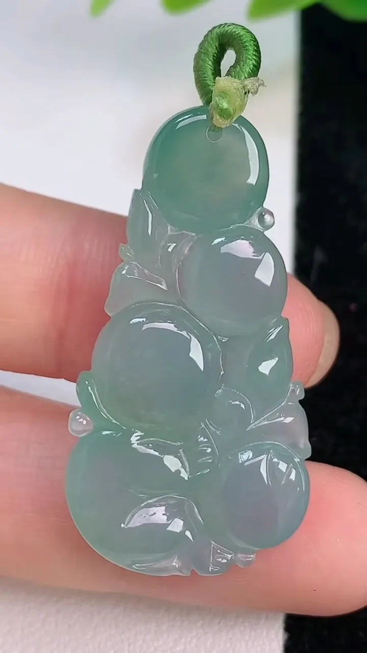 天然A货翡翠生肖猴吊坠，尺寸38.4-20.3-5.7，重量:7.47g
7月17日