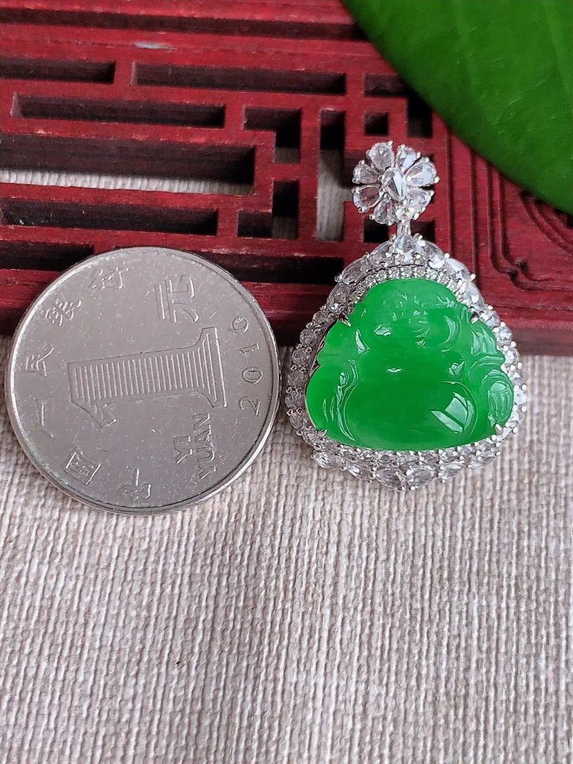 天然A货翡翠18K金伴阳绿佛公吊坠尺寸31.4×21.2×10.7裸石14.7×17.6m量5.75g 0715