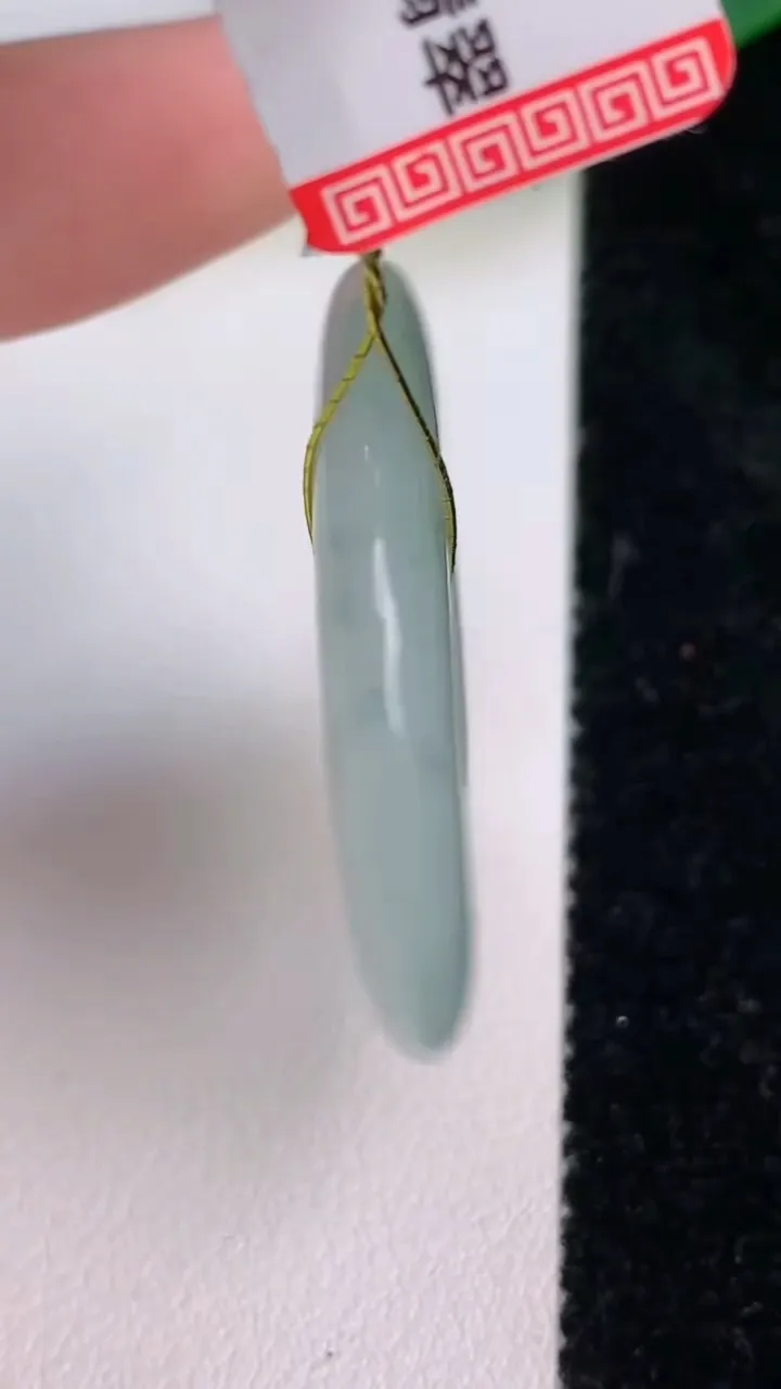天然A货翡翠飘花平安扣吊坠，尺寸34-4.8，重量:12.70g
7月17日