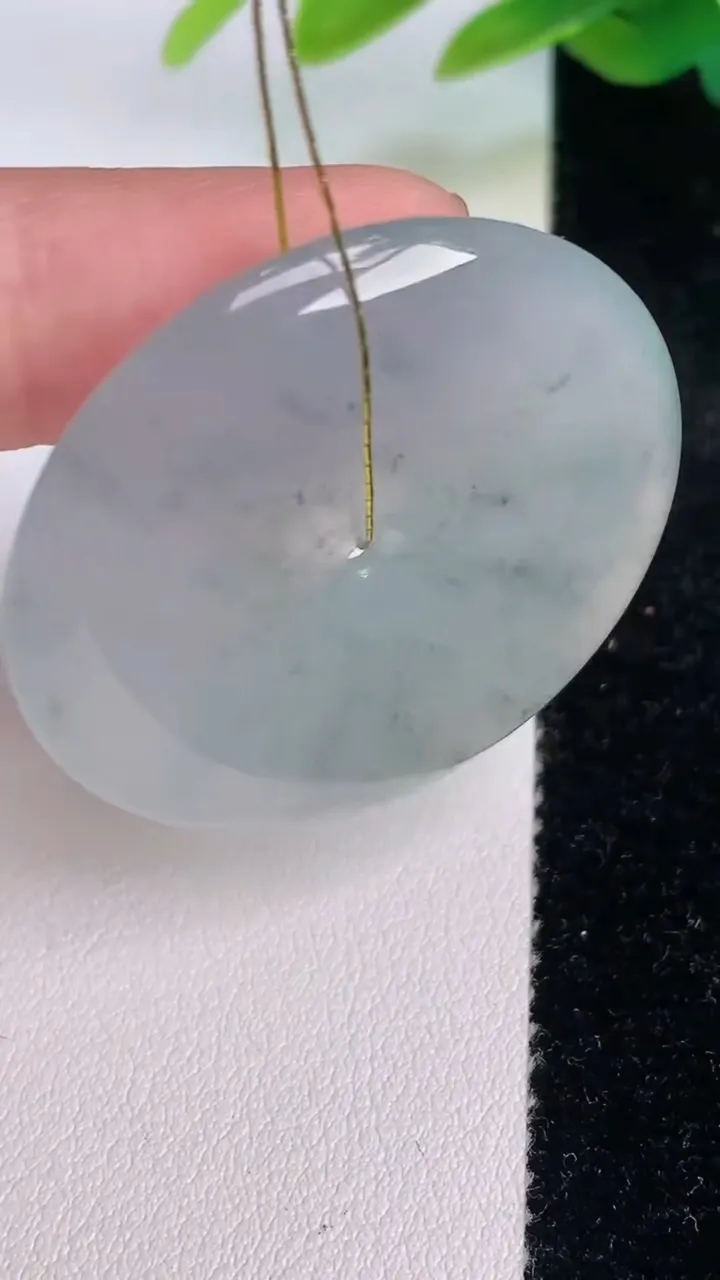 天然A货翡翠飘花平安扣吊坠，尺寸36.4-5.6，重量:16.08g
7月17日