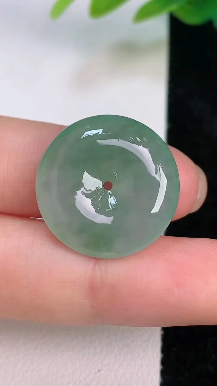 天然A货翡翠平安扣吊坠，尺寸21.4-5.5，重量:5.20g
7月17日