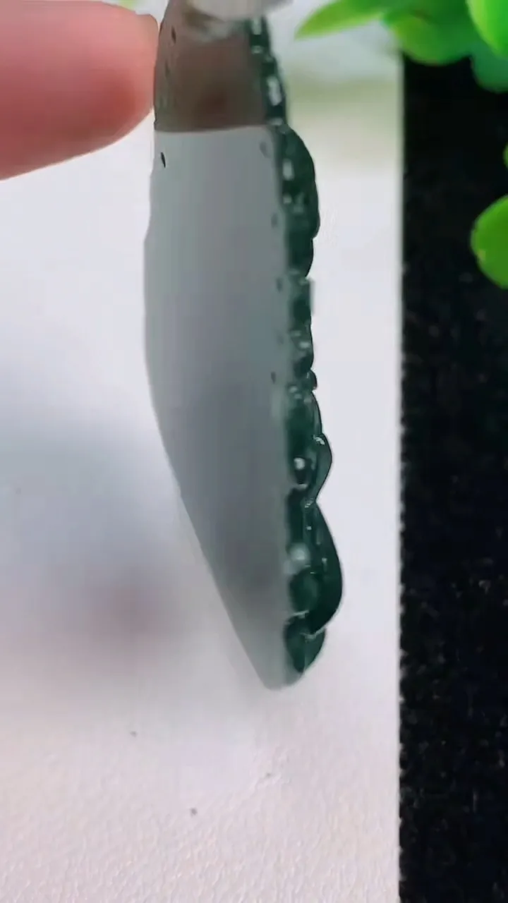 天然A货翡翠蓝水度母吊坠，尺寸60-35-7.6，重:21.06g
7月17日