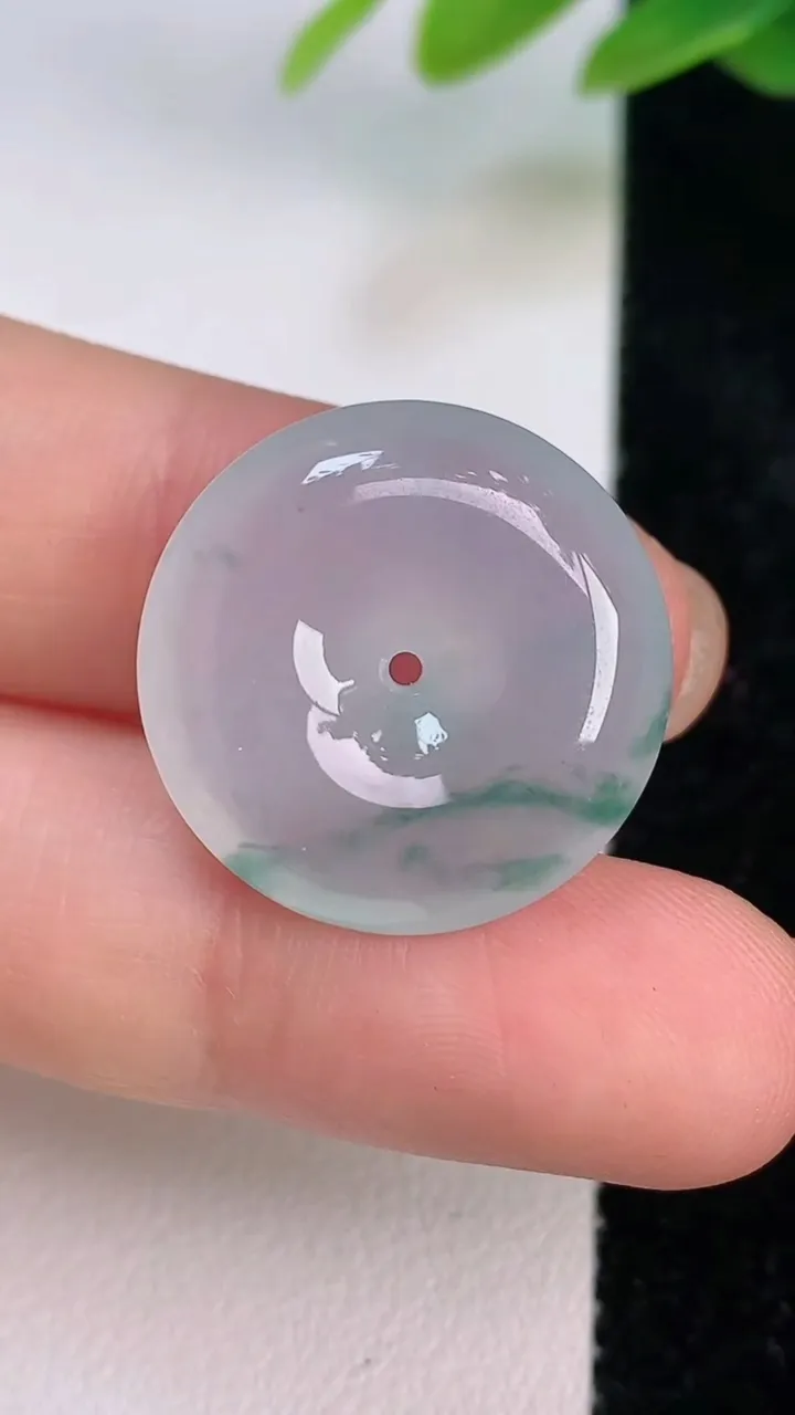 天然A货翡翠飘花平安扣吊坠，尺寸21.3-5.5，重量:4.89g
7月17日