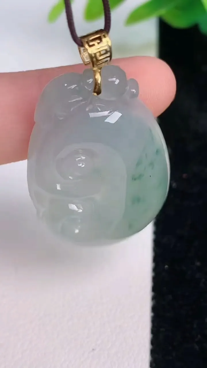 天然A货翡翠18k金飘花如意吊坠，尺寸38.5-24-6，重量9.60g
7月17日