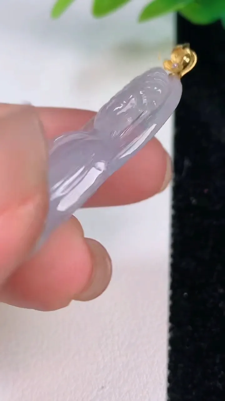 天然A货翡翠观音菩萨吊坠，尺寸40.2-21.6-5，重量:8.45g
7月17日