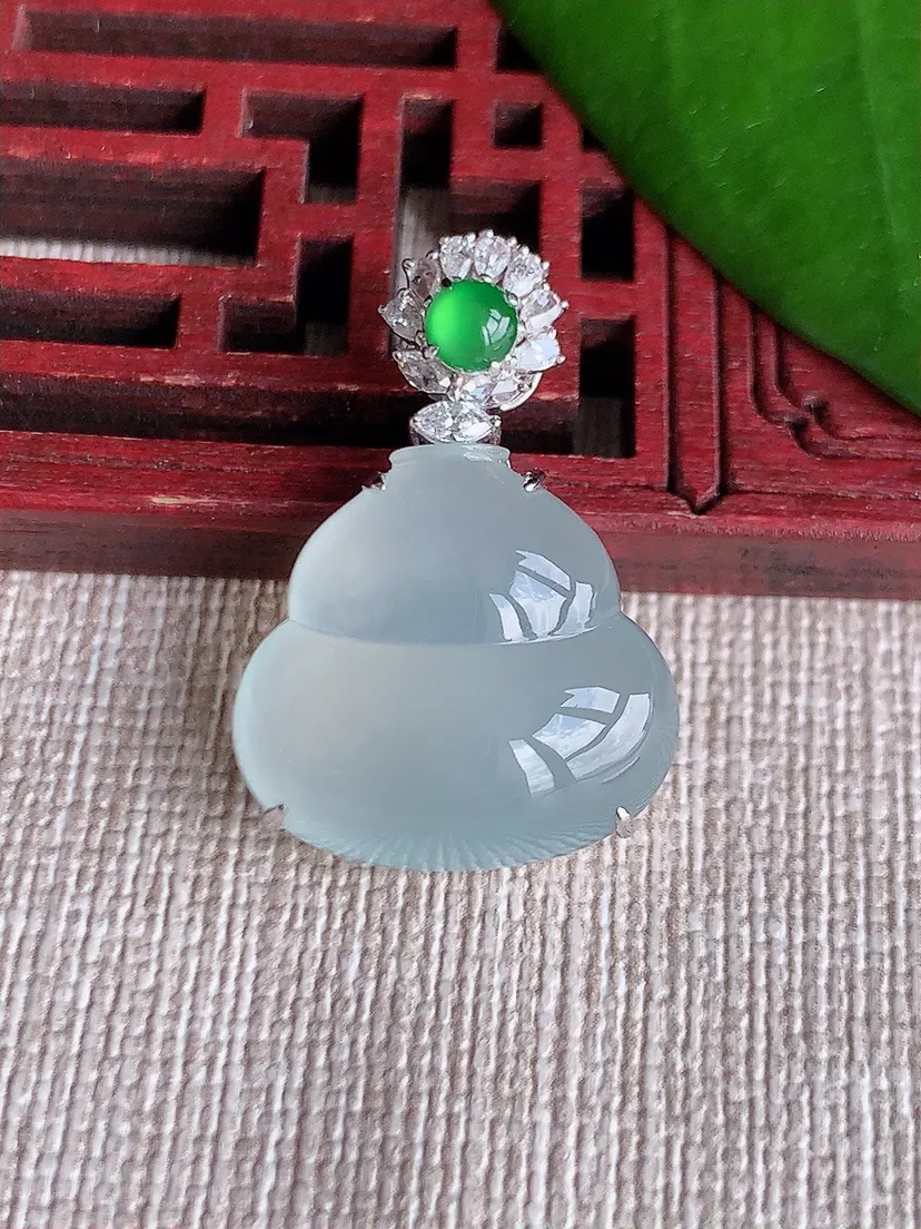 天然A货翡翠18K金伴白月光葫芦吊坠尺寸27×17.2×18.7×8.6m量5.73g 0715