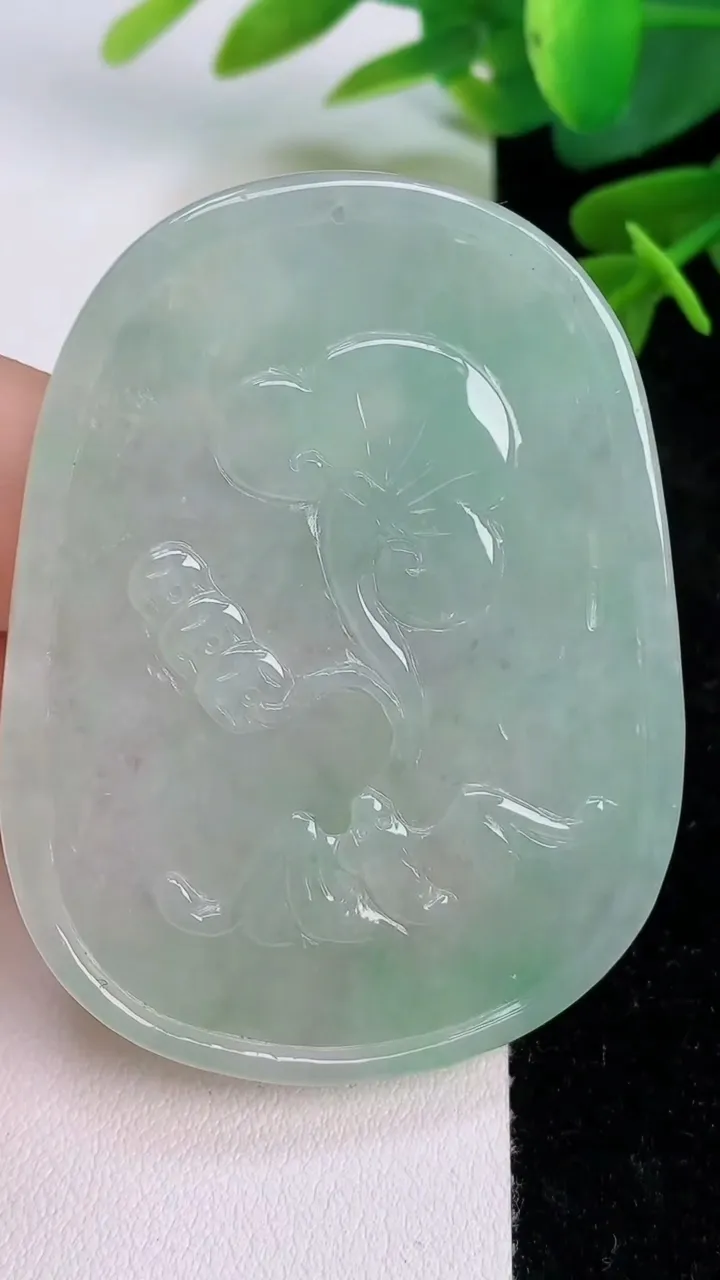 天然A货翡翠年年有余吊坠，尺寸55-42-5.3，重:22.05g
7月17日