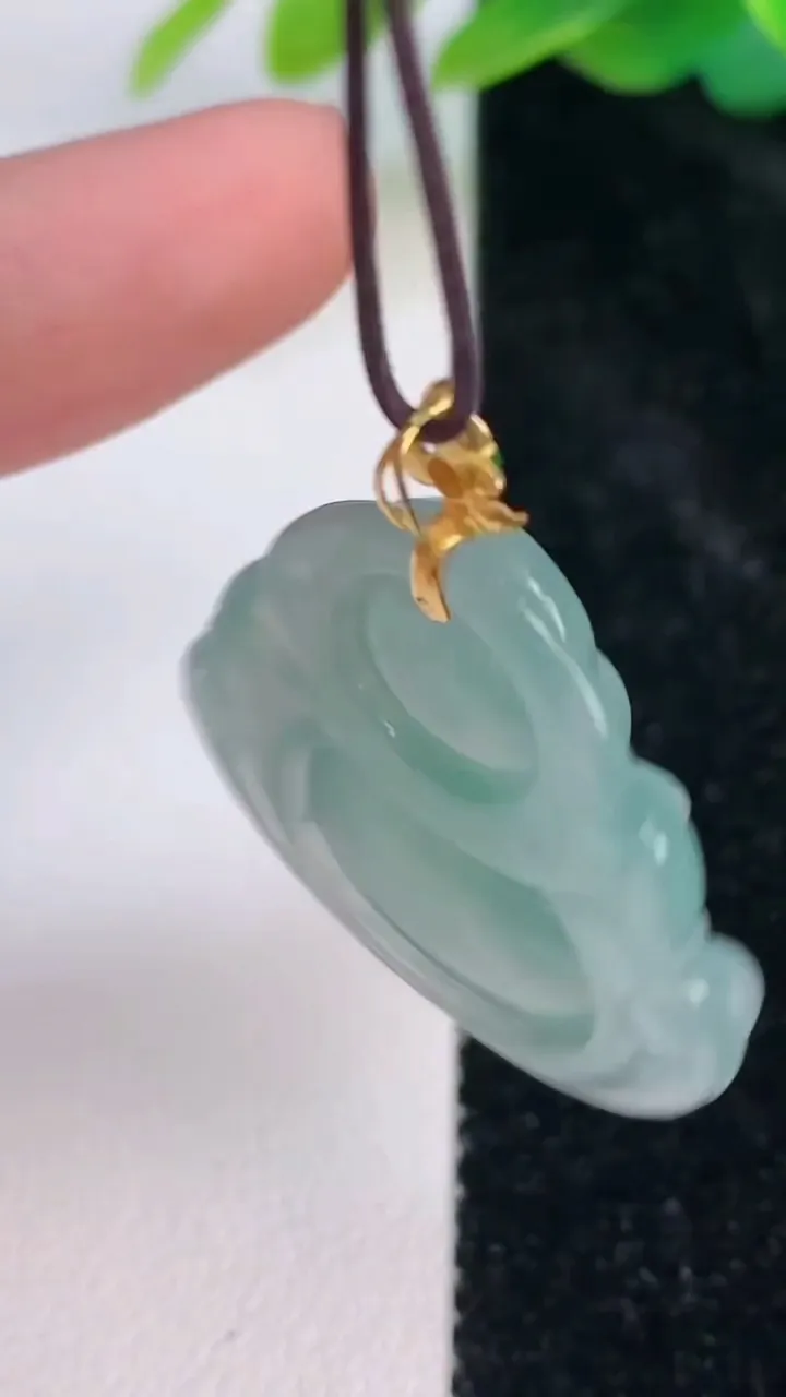 天然A货翡翠佛公吊坠，尺寸26.7-29-5.6，重量:6.86g
7月17日