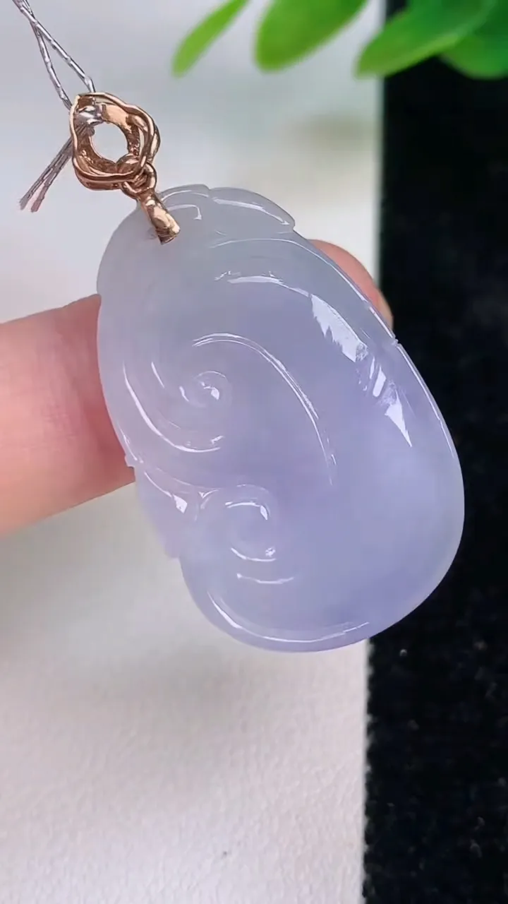 天然A货翡翠18k金紫罗兰如意吊坠，尺寸30.4-16.8-6.4，重量:8.23g
7月17日