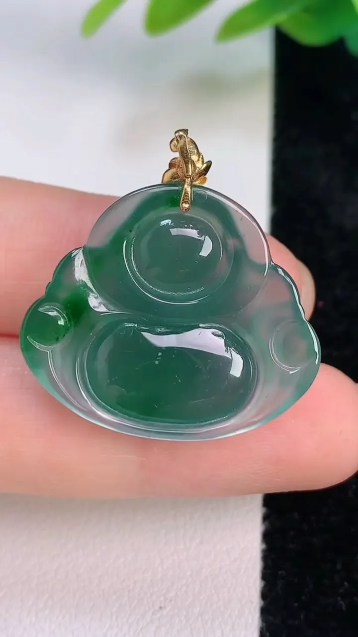 天然A货翡翠佛公吊坠，尺寸24-28-5.3，重量:5.00g
7月17日