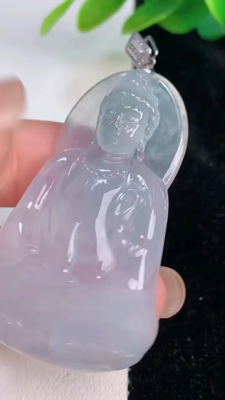 天然A货翡翠种飘花观音菩萨吊坠，尺寸50-32-6，重量:15.96g
7月17日
